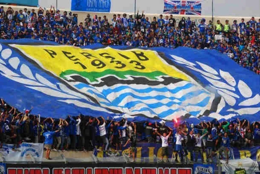 Bobotoh menantikan kemenangan tim kesayangannya mengalahkan PSS Sleman malam ini.