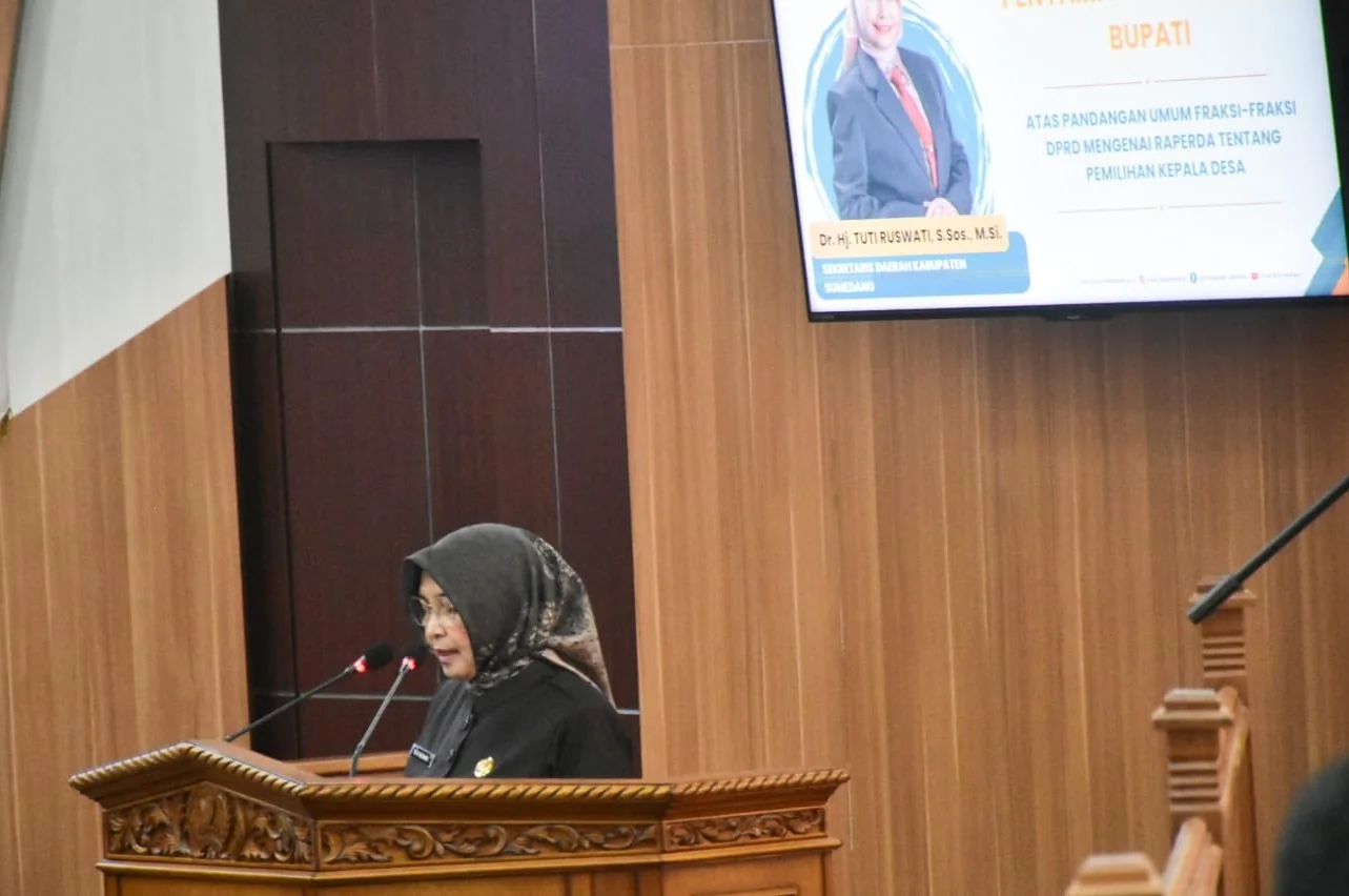 Jawaban Bupati Sumedang Dony Ahmad Munir disampaikan Sekda Tuti Ruswati.Dok-Diskominfosanditik Sumedang