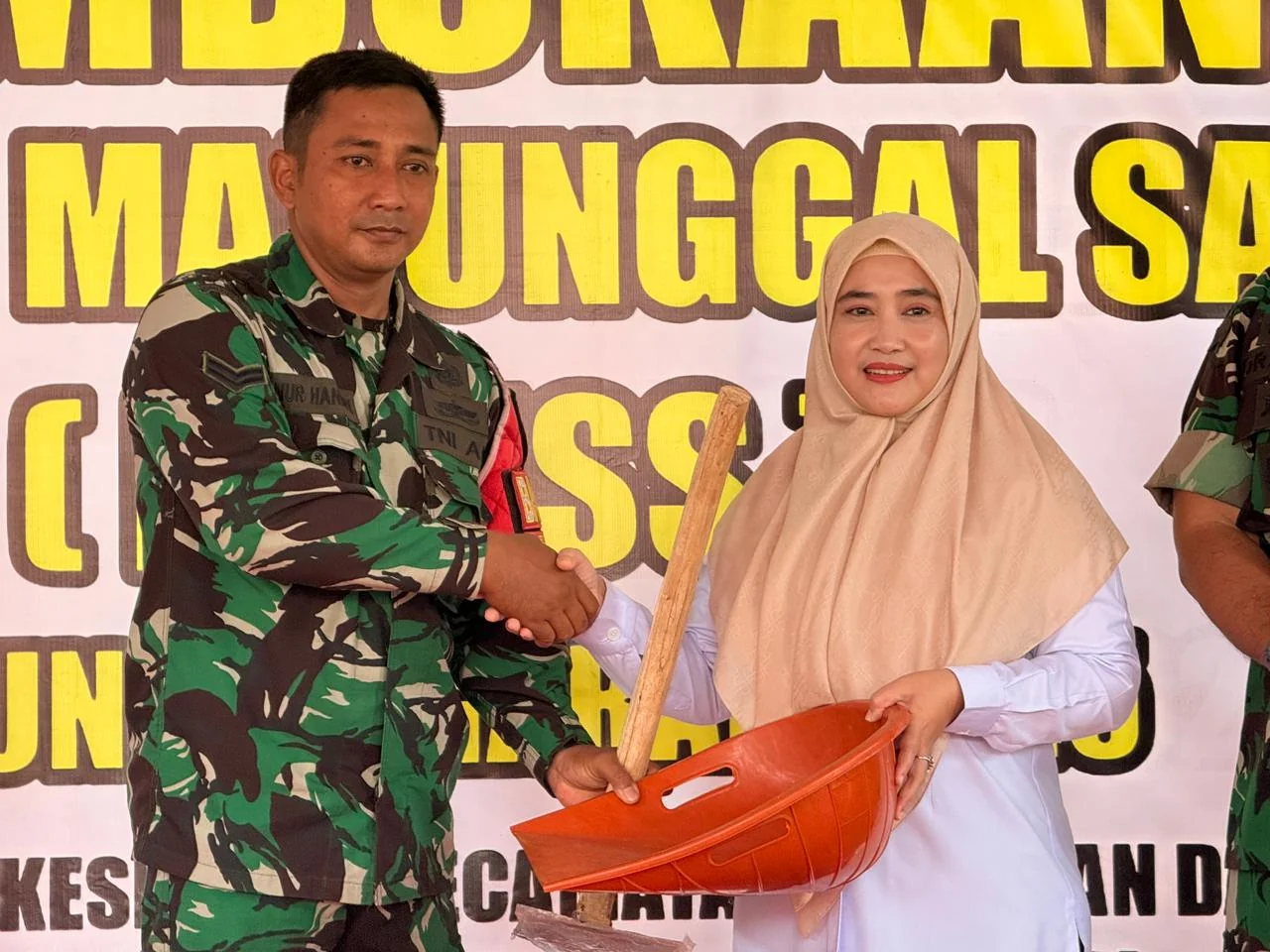 Wakil Wali Kota Cirebon, Siti Farida Rosmawati dan Komandan Kodim 0614/Kota Cirebon, Letkol Arm Drajat Santoso.Ist