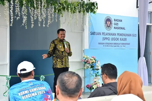 Bupati Sumedang Dony Ahmad Munir meresmikan dapur Satuan Pelayanan Pemenuhan Gizi.Ist