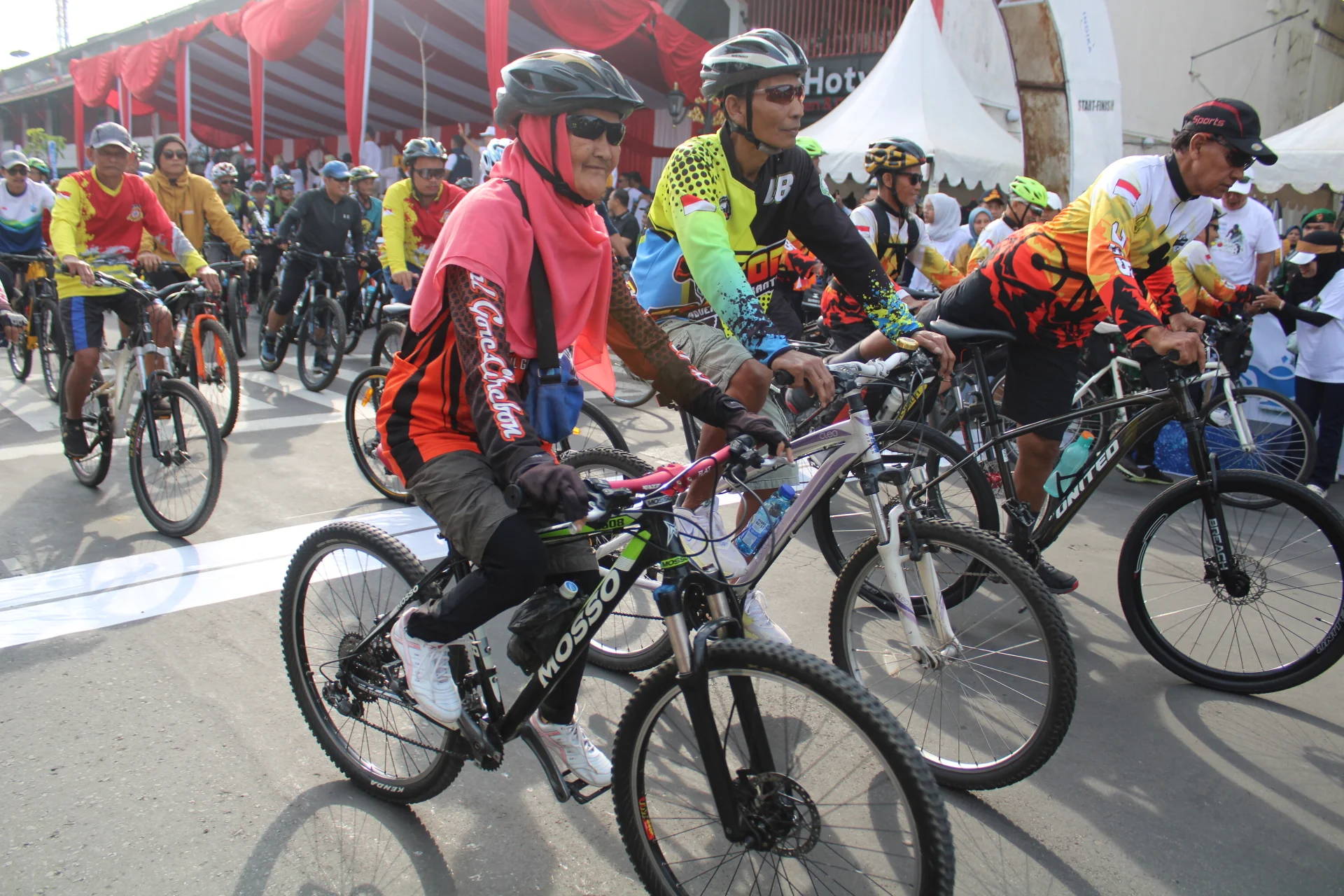 Fun Bike bukan sekadar olahraga, melainkan juga pesta kebersamaan lintas generasi.Ist