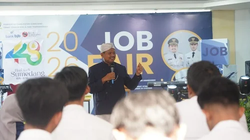 Bupati Sumedang Dony Ahmad Munir mengatakan, penyelenggaraan job fair merupakan bentuk kehadiran pemerintah dalam menjembatani kebutuhan antara penyedia lapangan kerja dengan para pencari kerja.Dok-Diskominfosanditik Sumedang