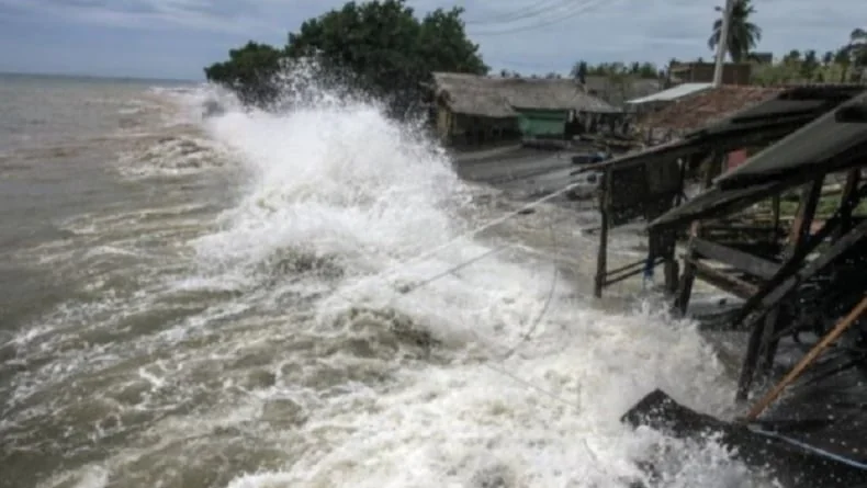 BMKG: Potensi Banjir Rob di Pesisir Jawa Barat hingga 4 November 2025