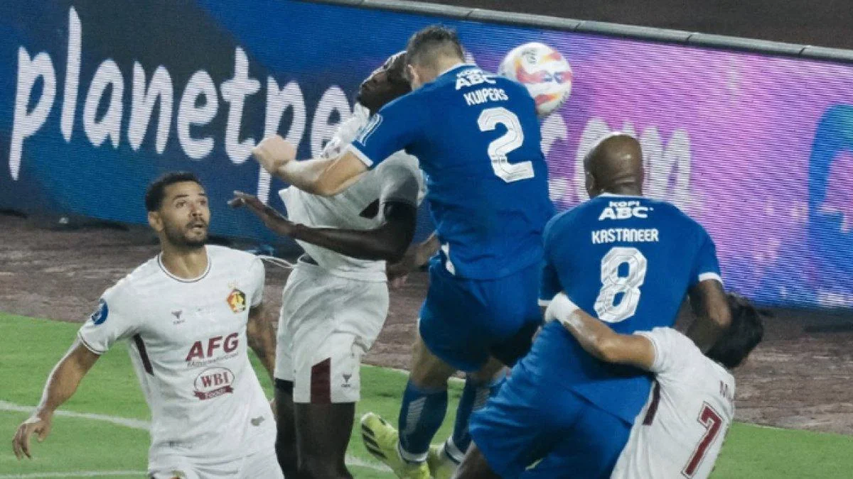 Duel pemain Persib Bandung kontra Persik Kediri di pekan ke-26 Liga 1 2024, Rabu (5 Maret 2025).