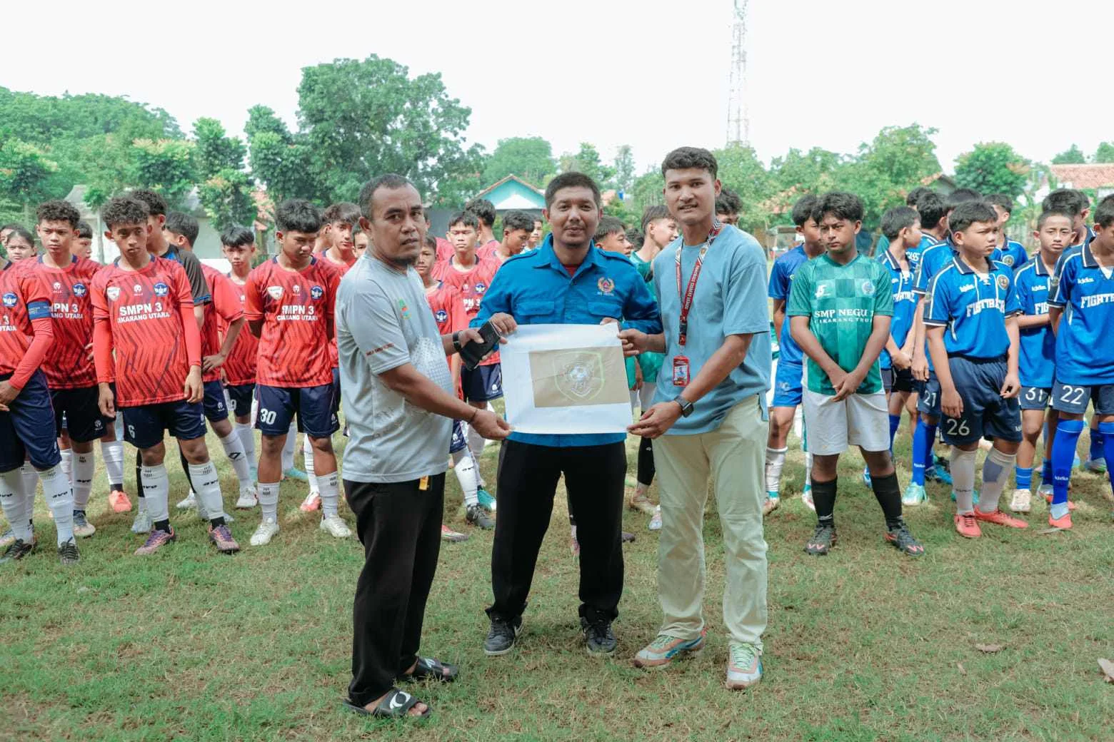 Pembukaan pertandingan Sepak Bola Tingkat Pelajar Football Student League (FSL) 2025 resmi digelar di Stadion Mini Cibitung.Ist