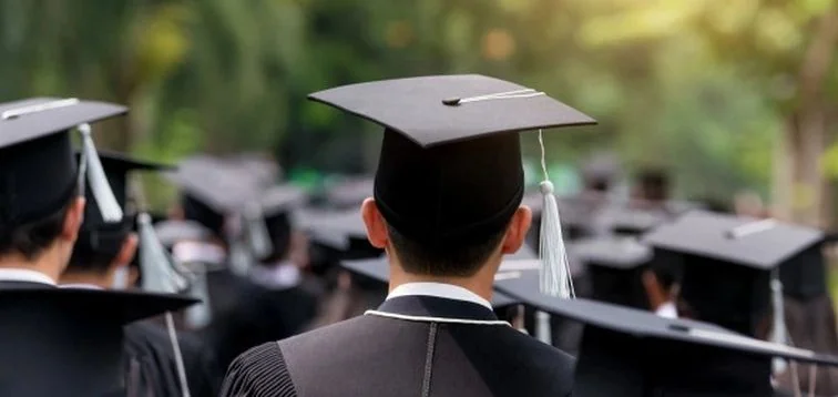 92 Nama-Nama Gelar Sarjana, Lengkap dengan Singkatannya