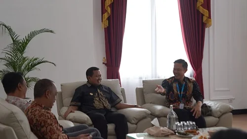 Bupati Sumedang Dony Ahmad Munir menerima jajaran PT Bio Farma di Ruang Tamu Bupati.Dok-Diskomimfosanditik