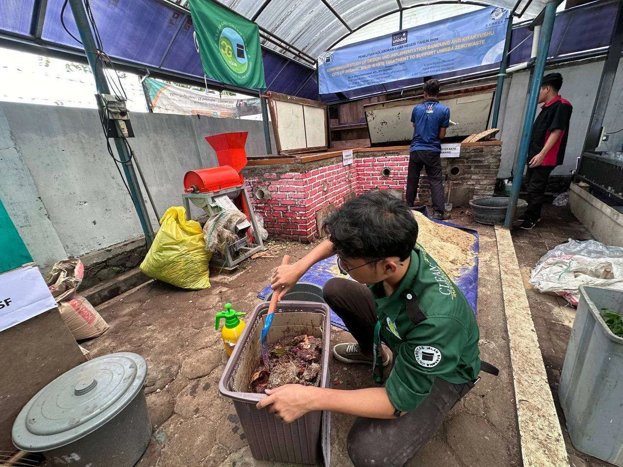 Unisba Sosialisasikan Pengelolaan Sampah Organik Sistem Bata Terawang di Subang ​