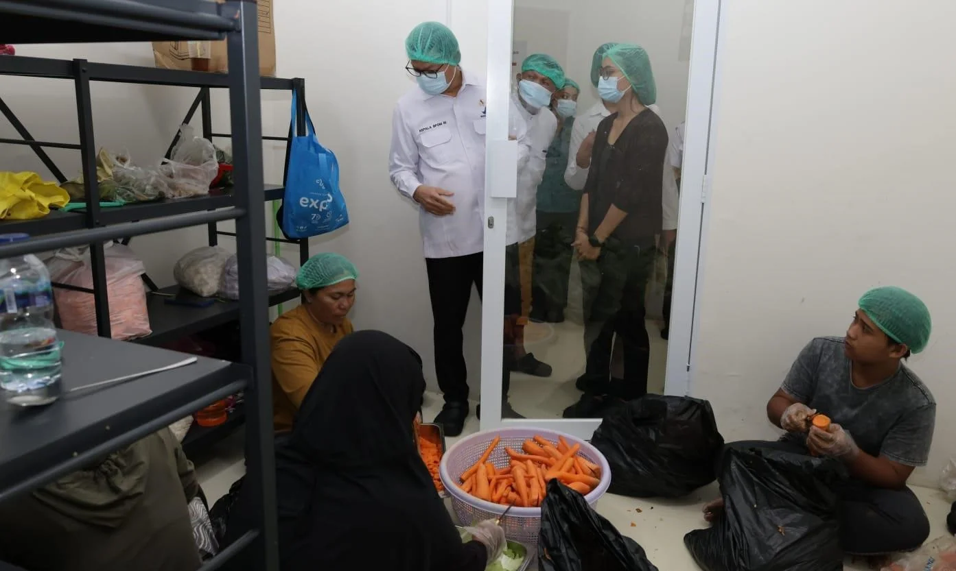 Kepala BPOM, Taruna Ikrar saat sidak ke SPPG Bali