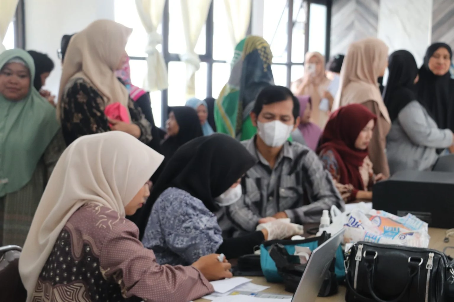Kepala UPTD PPK BLUD Puskesmas Tipar Ari Yulianti di sela-sela pelayanan, menyebutkan bahwa dalam kegiatan ini pihaknya membuka pemeriksaan kesehatan gratis untuk mendeteksi beberapa jenis penyakit seperti diabetes mellitus.Dok-Diskominfo Kota Sukabumi