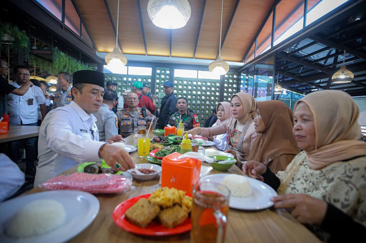 Wakil Wali Kota Bandung, Erwin, mengatakan, seluruh ASN di lingkungan Pemkot Bandung diimbau untuk memiliki ibu asuh.Ist