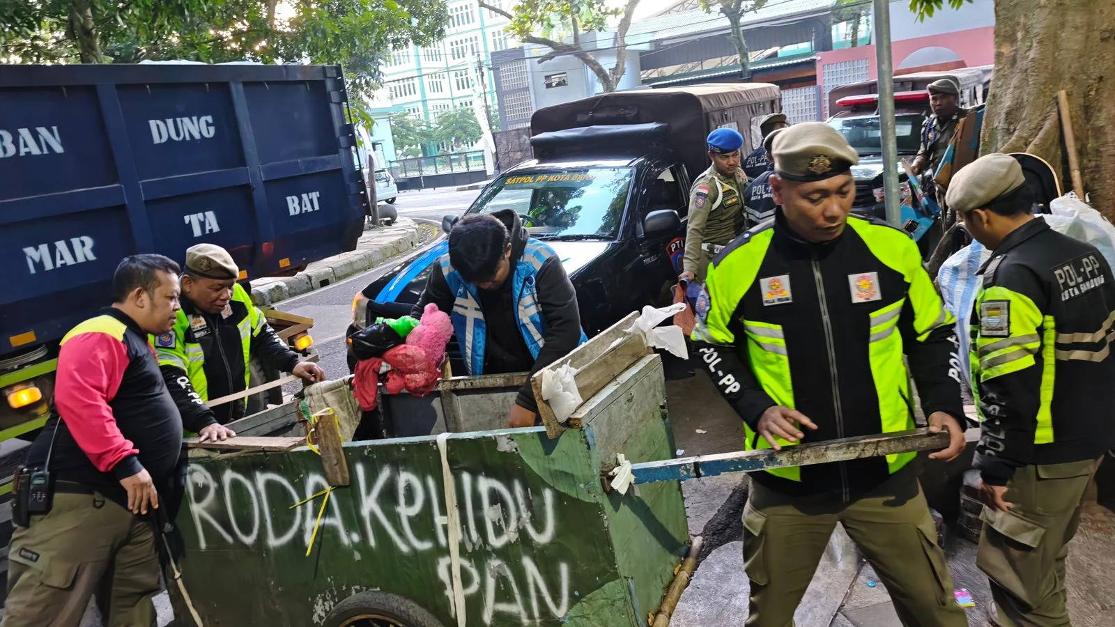 Pemerintah Kota (Pemkot) Bandung melaksanakan operasi penjangkauan Pemerlu Pelayanan Kesejahteraan Sosial (PPKS) Jalanan.Dok-Diskomimfo Kota Bandung