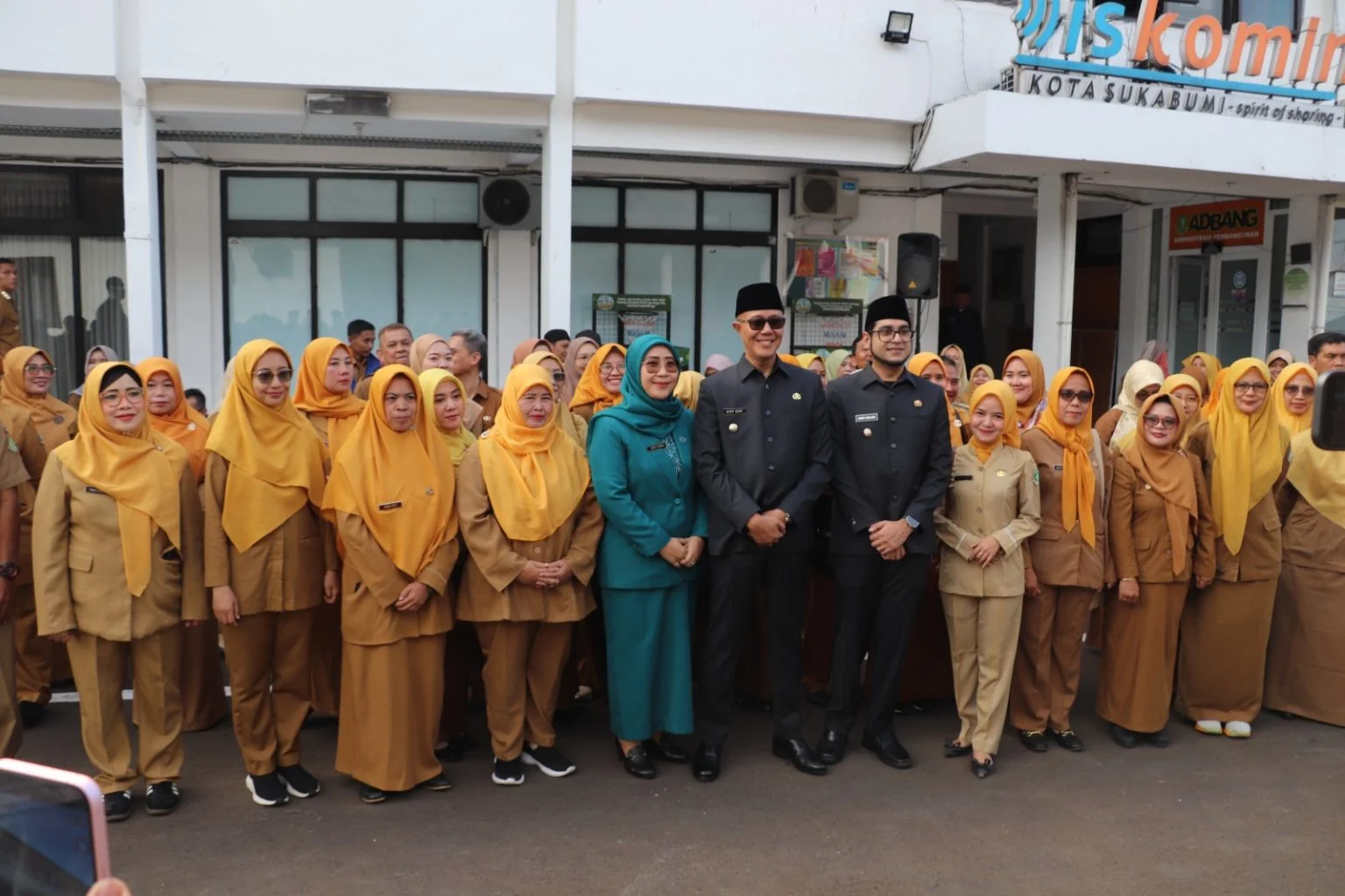 Wali Kota Sukabumi Ayep Zaki dan Wakil Wali Kota Bobby Maulana dalam apel pagi gabungan serta halalbihalal dilingkup Pemerintah Kota Sukabumi.Dok-Diskominfo Kota Sukabumi