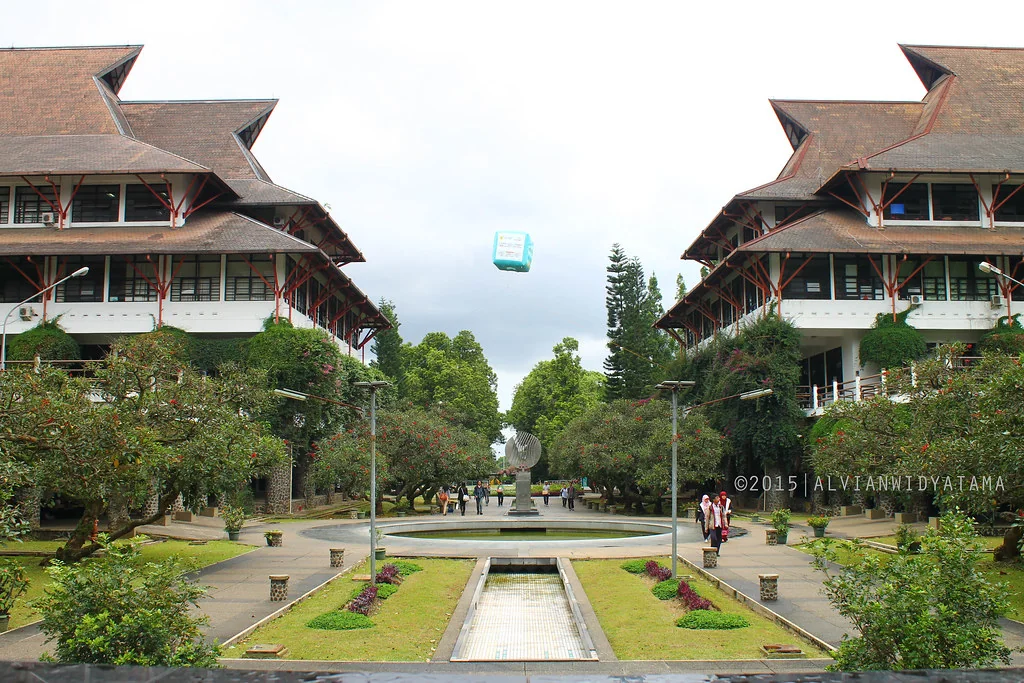 Institut Teknologi Bandung (ITB) menerima 1.911 calon mahasiswa baru program sarjana melalui jalur Seleksi Nasional Berdasarkan Prestasi atau SNBP 2025.