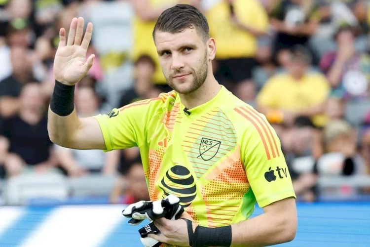HEBOH KIPER TIMNAS! Maarten Paes Dikabarkan Merapat ke Persib, Langsung Digeruduk Bobotoh