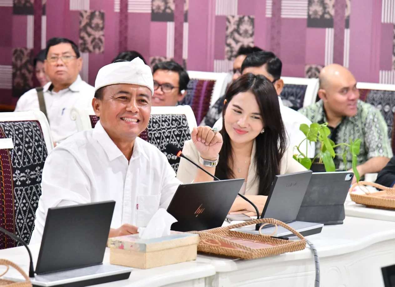 Sekda Jabar Herman Suryatman menghadiri Rapat Pleno Progres Pembentukan Sekolah Rakyat di kantor Kementerian Sosial RI, Jakarta, Rabu, 19 Maret 2025.