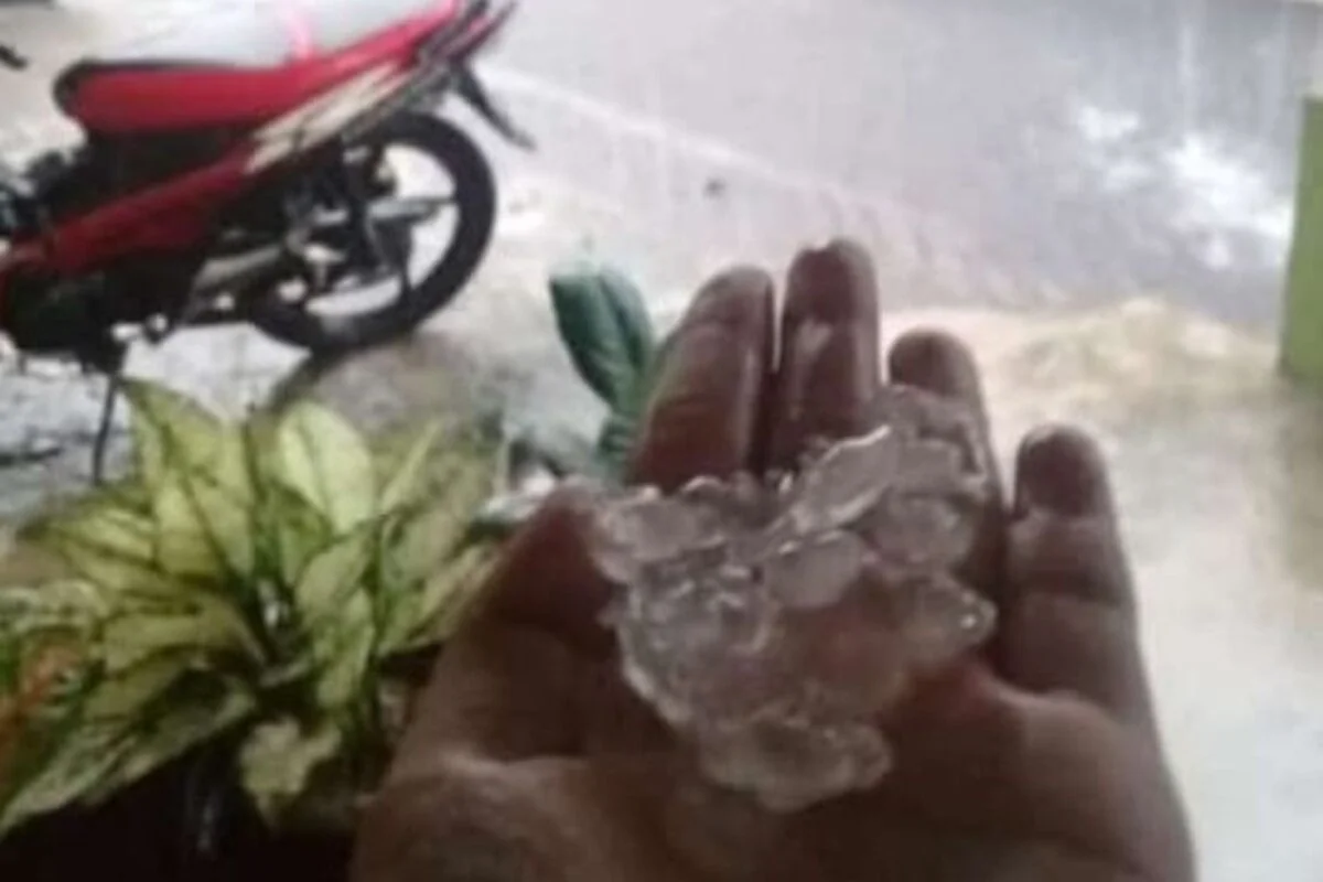 Fenomena Hujan Es Landa Dua Kecamatan di Majalengka