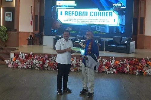 Bupati Sumedang Dony Ahmad Munir menyampaikan, Dahlan Iskan merupakan sosok inspiratif yang memiliki pengalaman besar dalam melakukan reformasi birokrasi dan perubahan budaya kerja, terutama saat memimpin PT PLN (Persero) dan ketika menjabat Menteri BUMN.