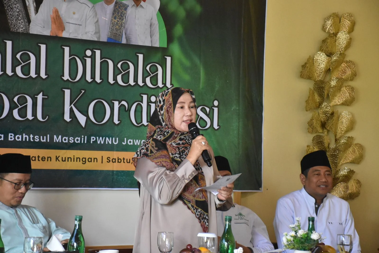 Wakil Bupati Kuningan, Hj. Tuti Andriani, S.H., M.Kn., mewakili Bupati Kuningan menghadiri kegiatan Halal Bihalal dan Rapat Koordinasi Lembaga Bahtsul Masail (LBM) PWNU Jawa Barat.Dok-Diskominfo Kuningan