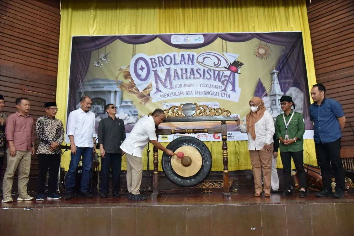 Bupati Kuningan Dr. H. Dian Rachmat Yanuar, M.Si. secara resmi membuka kegiatan Obrolan Mahasiswa Jogja-Kuningan (Om-Jok) 2026.Dok-IKP/Diskominfo/Prokompim