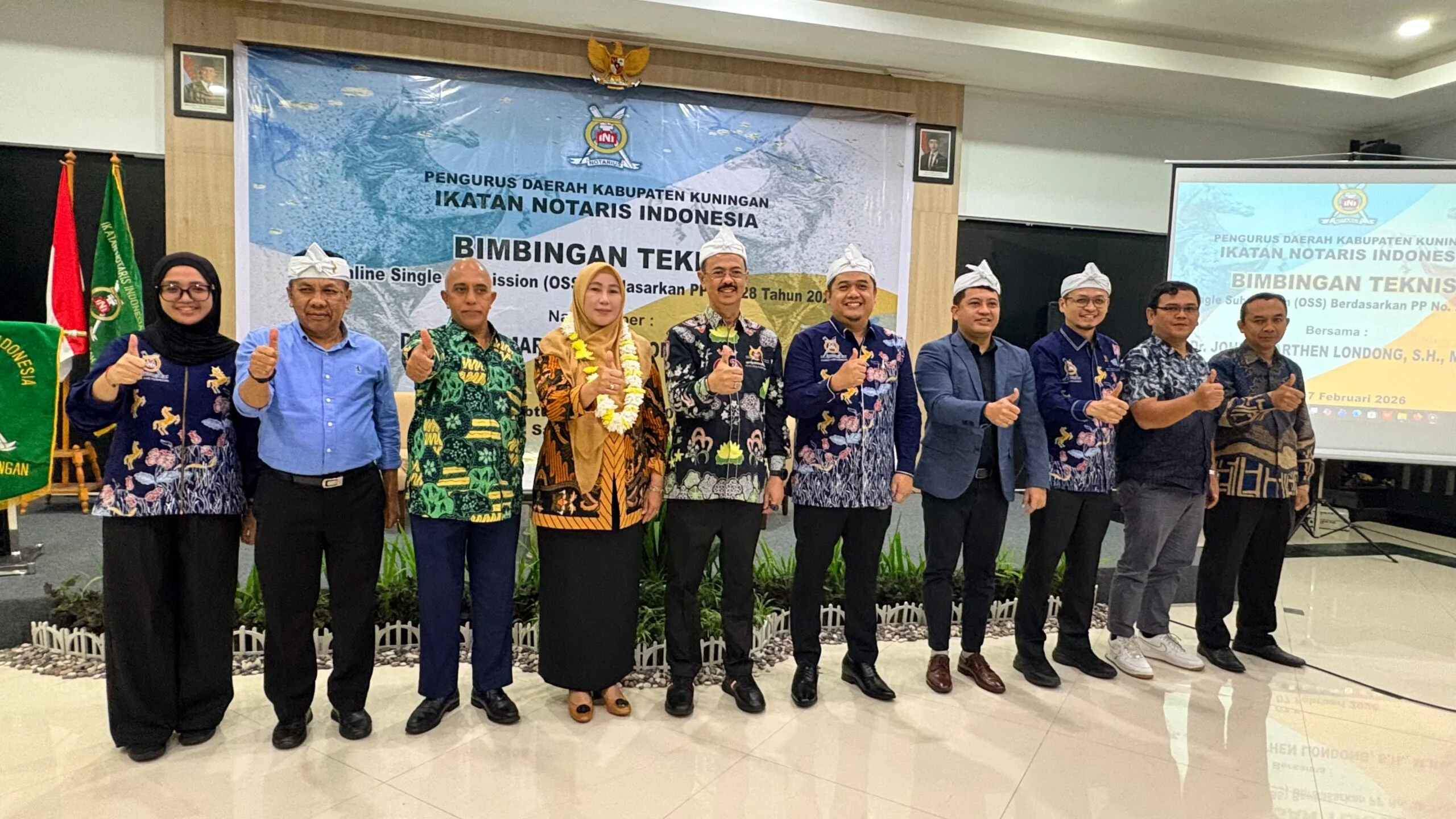 Wakil Bupati Kuningan Tuti Andriani, S.H., M.Kn. secara resmi membuka kegiatan Bimbingan Teknis (Bimtek) Online Single Submission.Dok-IKP/Diskominfo Kuningan