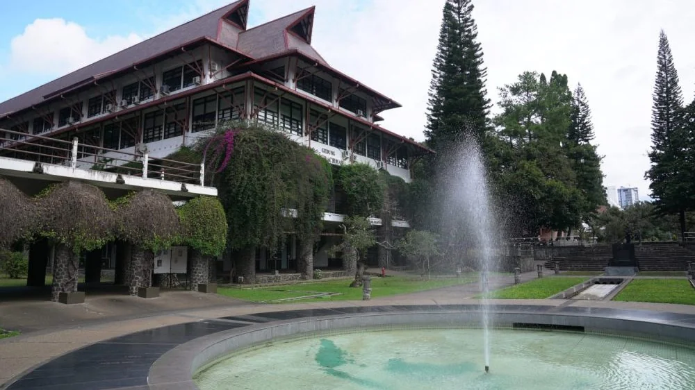 Kampus ITB, Jalan Ganesa No. 10, Kecamatan Coblong, Kota Bandung.