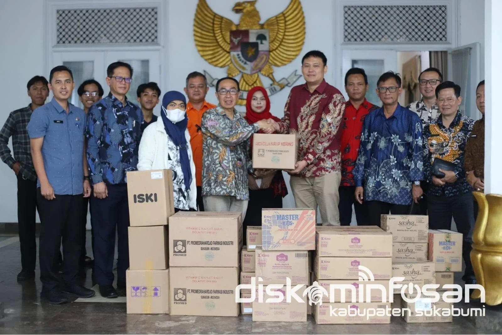 Sekretaris Daerah Kabupaten Sukabumi, Ade Suryaman, mengatakan pemerintah daerah telah menggerakkan sejumlah perangkat daerah terkait untuk melakukan penanganan secara terpadu, khususnya dalam memenuhi kebutuhan dasar masyarakat terdampak bencana.Dok-Bida