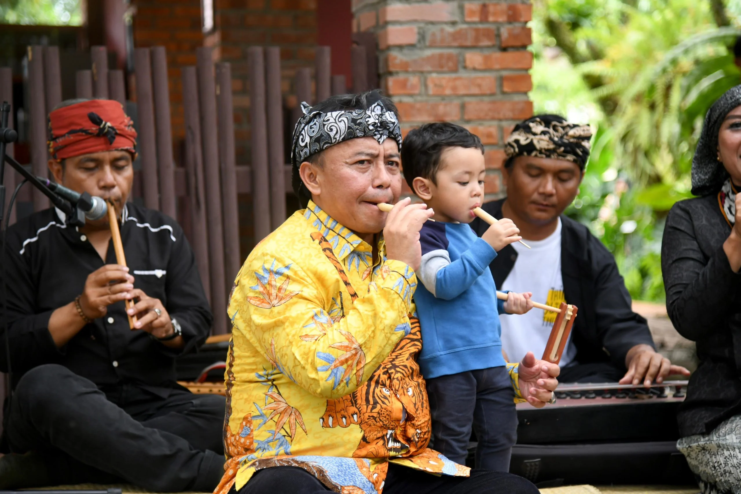 Sekda Jabar Herman Suryatman menghadiri acara Festival Gandrung Mulasara Panen Karya Tatanen di SKB Bale Atikan Mandala Karsa, Kabupaten Purwakarta, Kamis (26/12/2024).