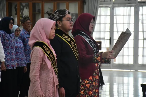 Ketua TP PKK Kabupaten Sumedang Susi Gantini dikukuhkan sebagai Bunda Forum Anak .Ist