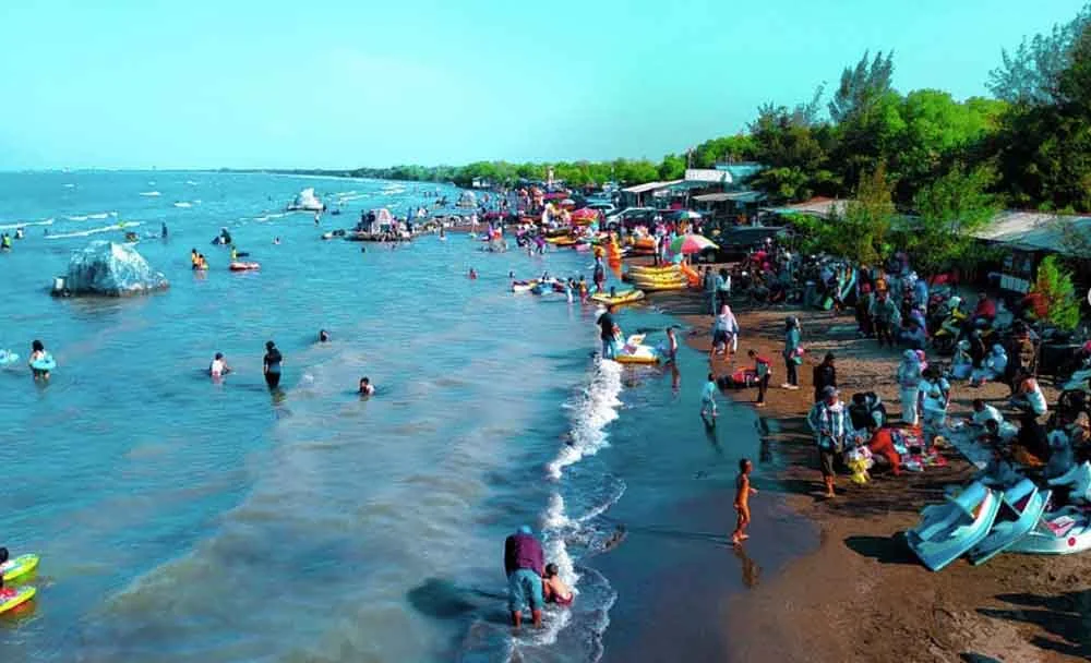 Temukan Destinasi Wisata Alam Terbaik di Indramayu, Jawa Barat: Surga Tersembunyi dengan Pantai Bersih