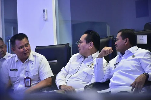 Bupati Sumedang Dony Ahmad Munir menjadi narasumber dalam kegiatan Sharing Session dan Hibah Aplikasi Sistem Pemerintahan Berbasis Elektronik (SPBE) kepada anggota Asosiasi Pemerintah Kabupaten Seluruh Indonesia (Apkasi).Dok-Diskominfosanditik Sumedang