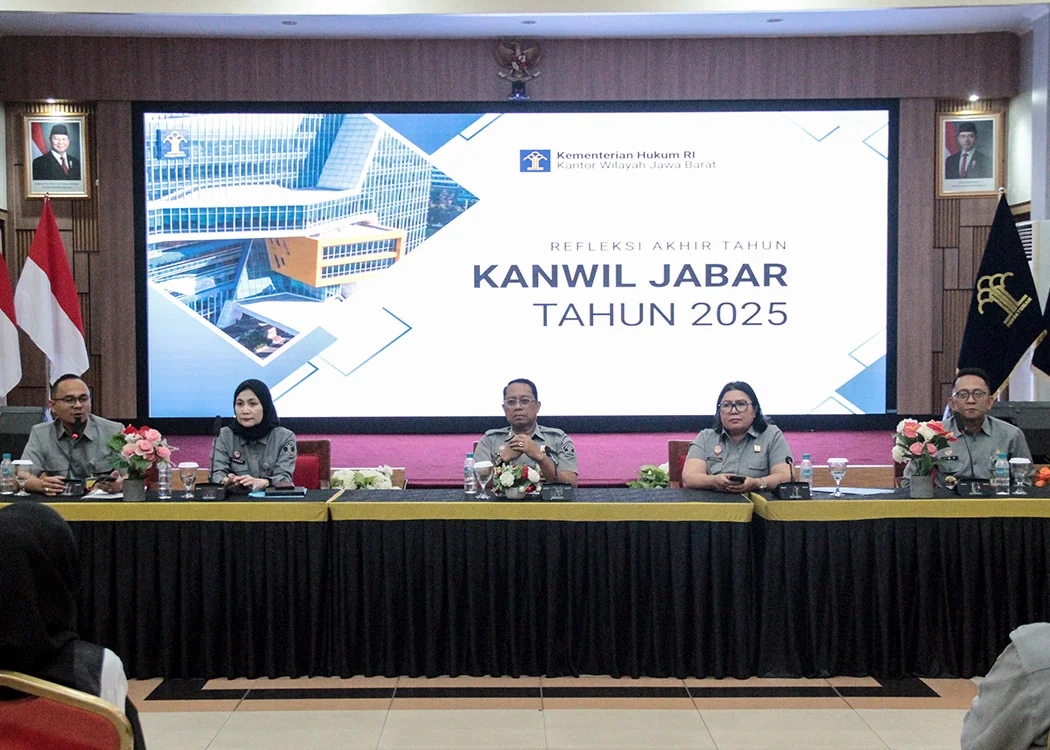 Kakanwil Kemenkum Jabar, Asep Sutandar, yang didampingi oleh jajaran pimpinan tinggi pratama, di antaranya Kadivyankum Jabar, Hemawati BR Pandia, KadivP3H Jabar, Funna Maulia Massaile, Kabag TU dan Umum, Archie Tigor, serta Kabid Yan KI, Ery Kurniawan.Ist
