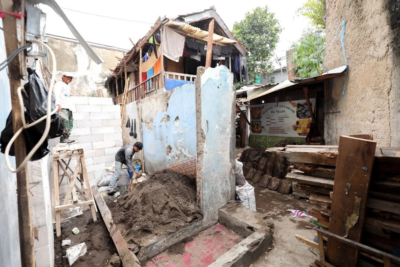 Pemerintah Kota (Pemkot) Bandung menjadikan program perbaikan Rumah Tidak Layak Huni (Rutilahu) sebagai strategi utama untuk menurunkan prevalensi tuberkulosis.Dok-Diskominfo Kota Bandung