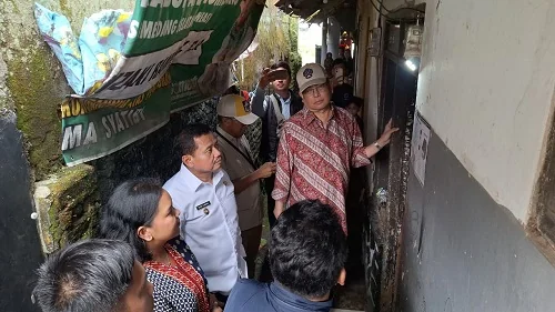 Bupati Sumedang Dony Ahmad Munir, tahap pertama program BSPS sebanyak 550 unit rumah tidak layak huni di Kabupaten Sumedang akan diperbaiki menjadi rumah layak huni.Dok-Diskominfosanditik Sumedang